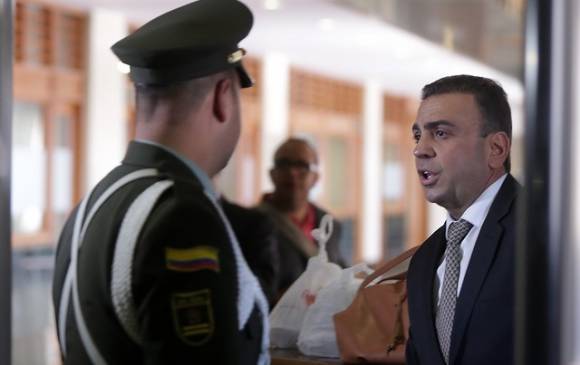 En bolsas de basura entregó Musa Besaile $2.000 millones a Moreno