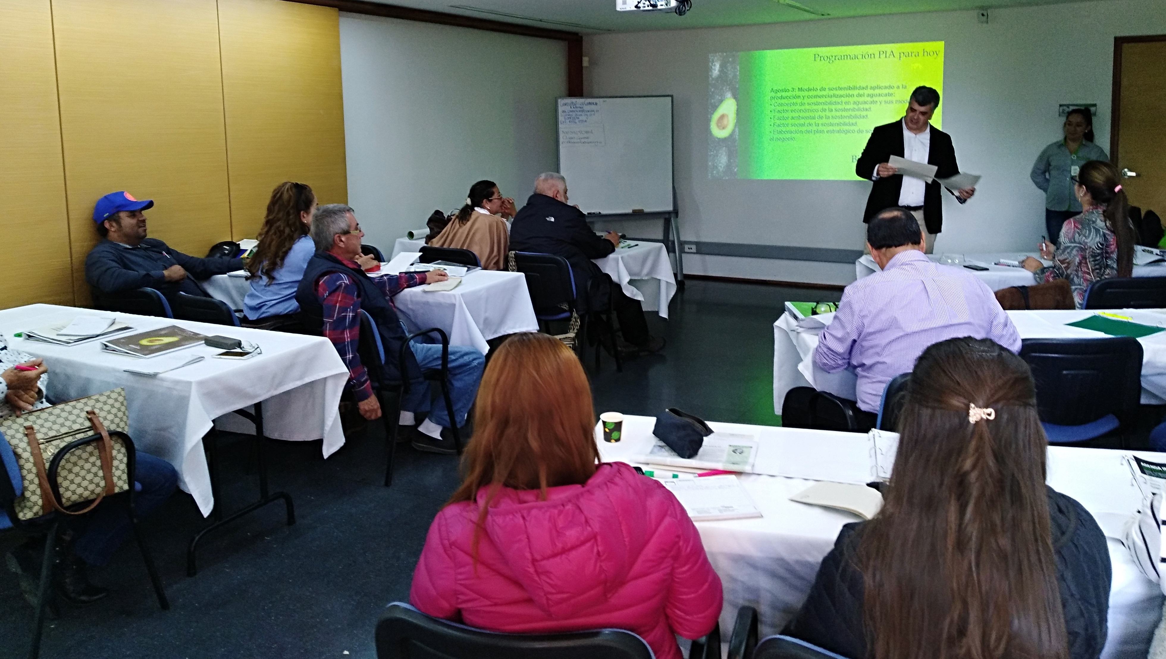 Aguacateros del Oriente se unen para trabajar por el sector