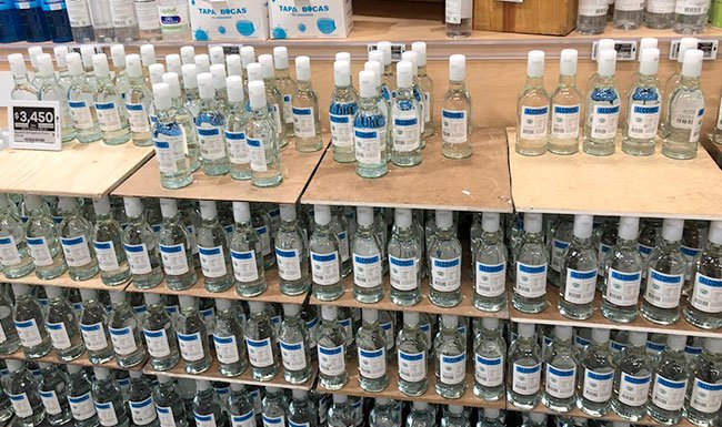 Más de 800 mil botellas de alcohol ha producido La FLA